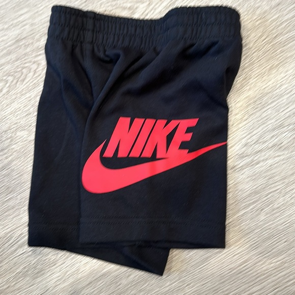Nike  Kids T-shirt and Shorts Two Piece Set NWT Brand New - Picture 3 of 7